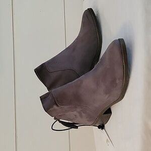 NWT Charming Charlie size 8 faux suede grey booties